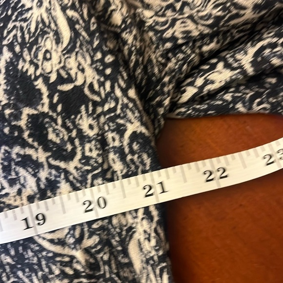 Lucky Brand Women’s V Neck Blouse Long Sleeve Navy Boho Large - Picture 4 of 7